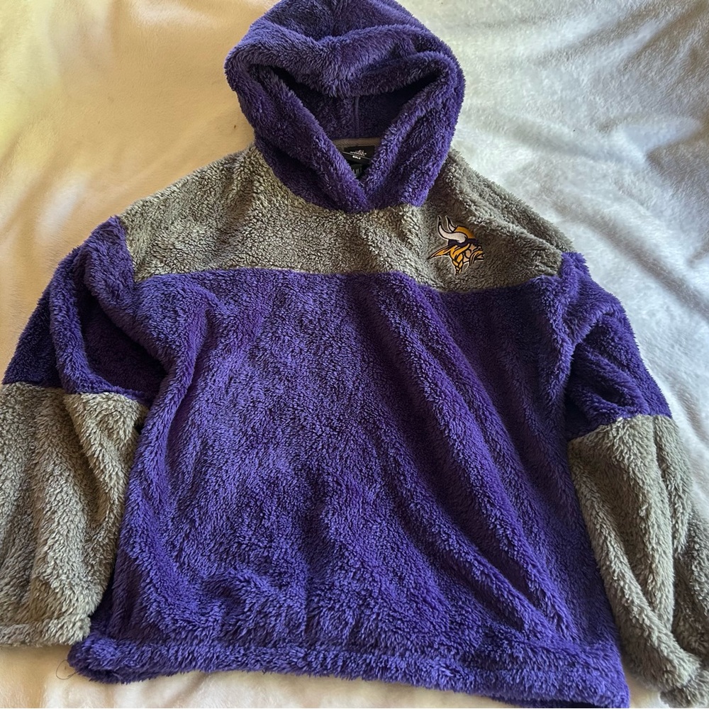 NFL Team Apparel Vikings fuzzy hooded sweatshirt. NWT. Size L